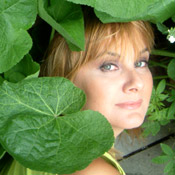Jeannette in leaves